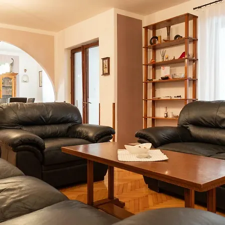 Apartment Big Near The Sea In